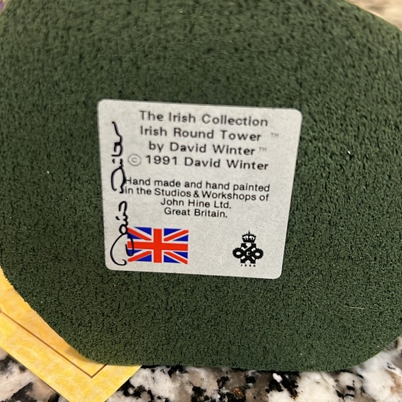 David Winter Cottages Irish Round Tower SIGNED! - Picture 7 of 7